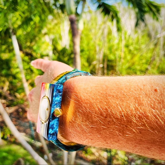 Gucci Vintage Web Resin Rainbow Cuff Watch NWT - Picture 13 of 16